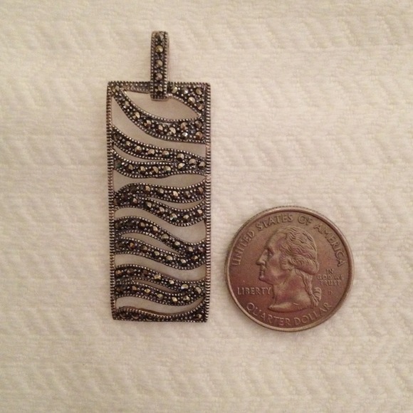 Rectangular shape pendant - Picture 2 of 2
