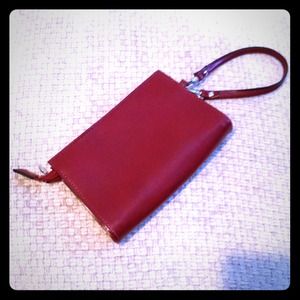 🚫Bundled🚫Sooo cute red leather wristlet!