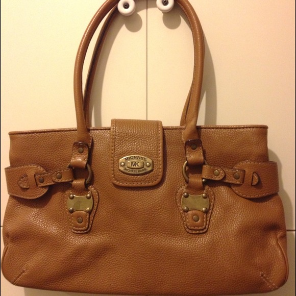 *Reduced* Michael Kors leather purse - Picture 2 of 4