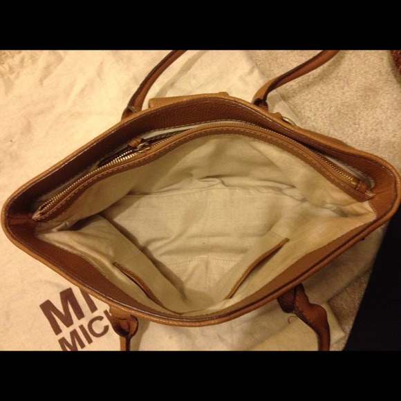 *Reduced* Michael Kors leather purse - Picture 3 of 4