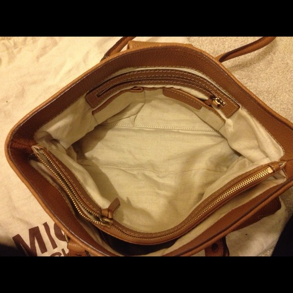 *Reduced* Michael Kors leather purse - Picture 4 of 4