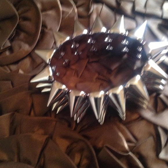 *Sold in bundle*Stretchy gunmetal spiked bracelet - Picture 3 of 4