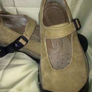 Keen Maryjanes