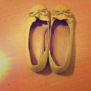 Cute yellow bow flats