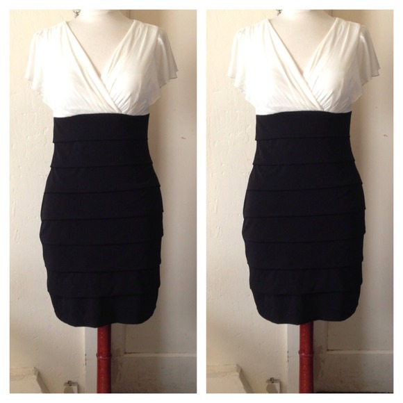 💢Sold by bundle💢Size 8 Black and white dress