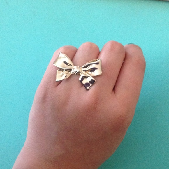 Cute silver bow ring
