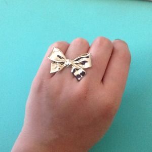 Cute silver bow ring