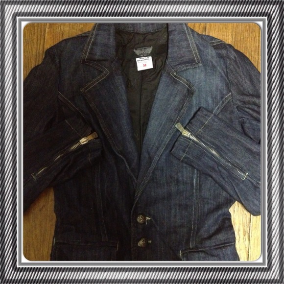 ✂️PC✂️ Premier denim jacket by ROCK & REPUBLIC - Picture 2 of 4