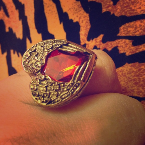 retro heart ring with gem