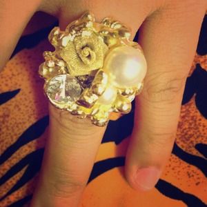 retro ring flower with pearl and gem