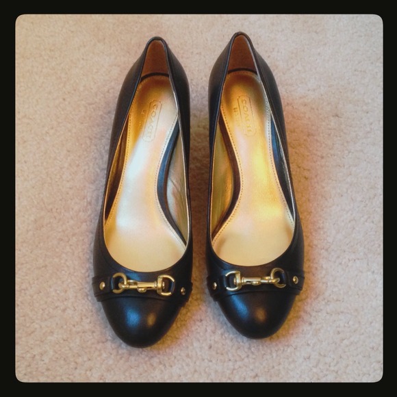 💲Price negotiable💲NWOT Coach wedges