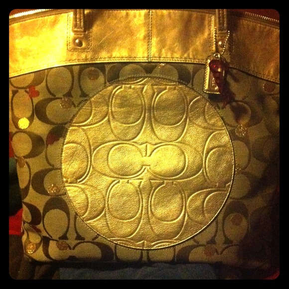 Coach tote w/red hearts and gold detail