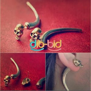 2 pc earings retro punk style horn rivets