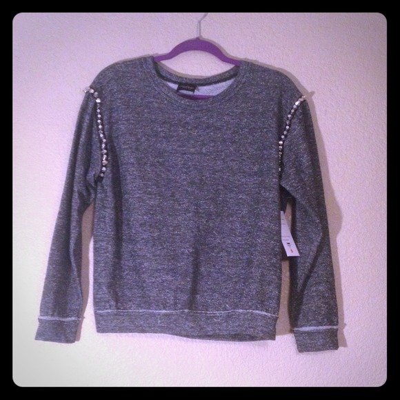 NEW! Studded Grey sweater/shirt💖🎀