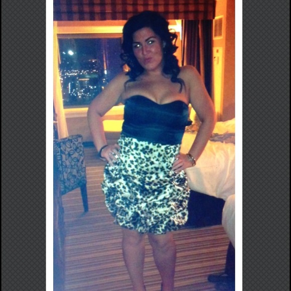 Sweetheart neckline, ruched, leopard dress