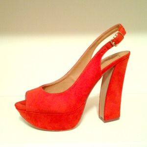 Orange 6 in heels. Size 8 1/2.True size No trades.