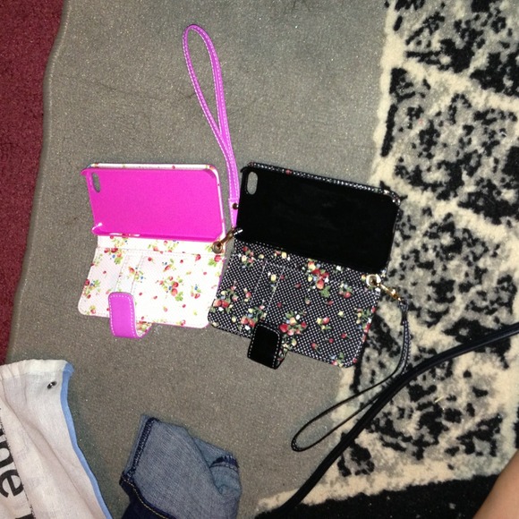 iPhone 5 wristlets
