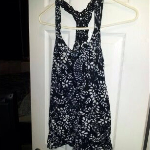 Express top and necklace