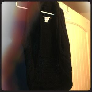 Black sleeveless sweater. Med.