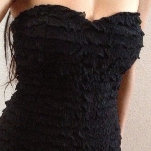 ❌SOLD❌✂Reduced✂Pretty dress with cute ruffles! - Picture 2 of 3