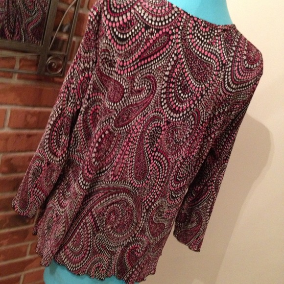 🚫🚫SOLD🚫🚫Black & Pink Woman's Size Top - 18/20 - Picture 2 of 4