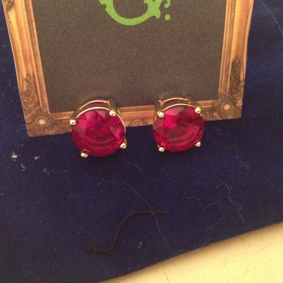 C.Wonder ruby colored stud earrings - Picture 2 of 2