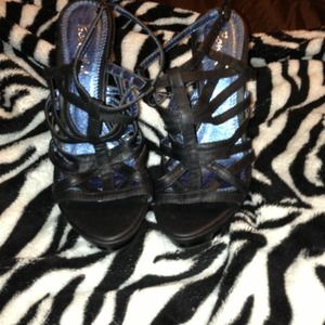 💥REDUCED💥➡NWOT⬅Black strapy high heels👠