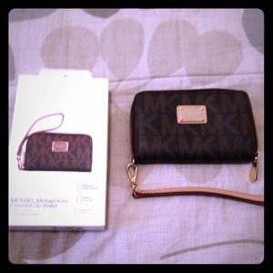 New Low Price* Michael Kors iPhone 4/4s Zip Wallet