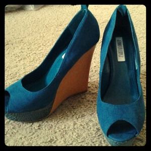J.Lo teal wedges!