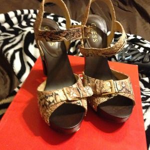 💥REDUCED💥GUESS Snake brown print heels👠
