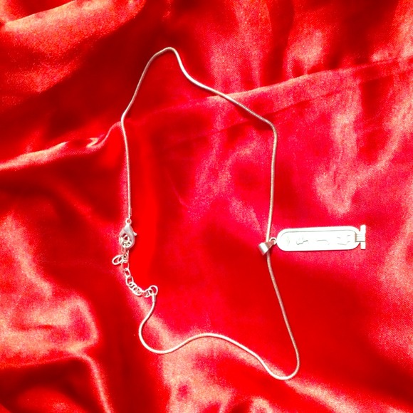 nice silver pendent and necklace.