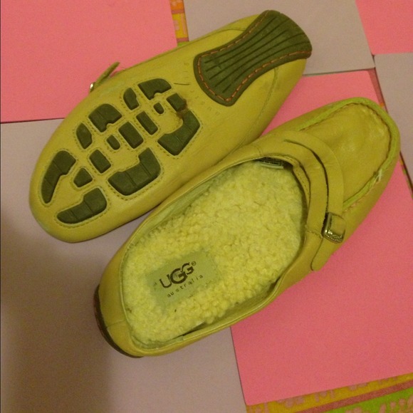 UGG Shoes - Women's Ugg Fur & Leather Slip-on Sandals size 6.5