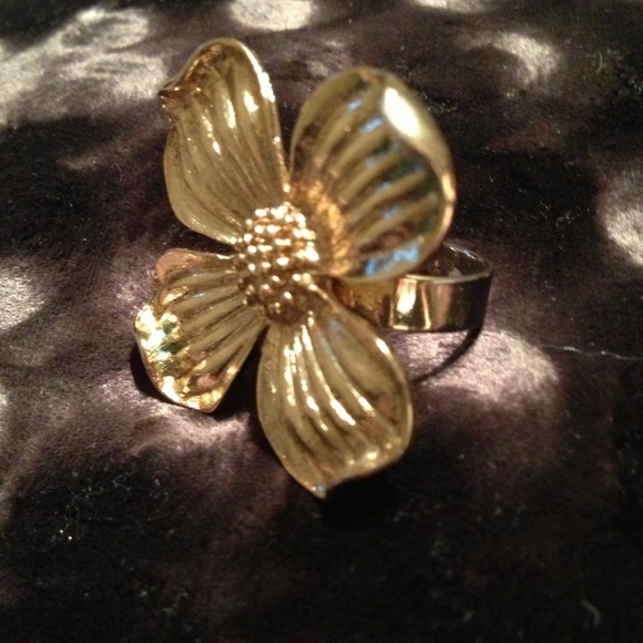 Gold oversize flower adjustable ring
