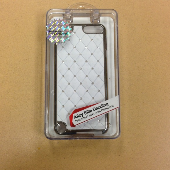 Reduced! 👇NWT iPod 5th gen. cover w/crystals