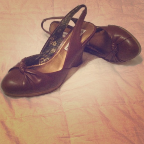 NWT AE Wedged Sandals