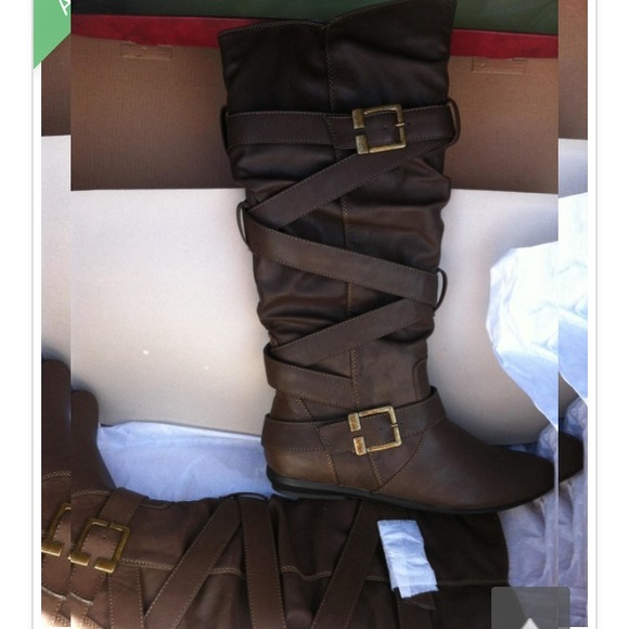 BRAND NEW Brown Boots