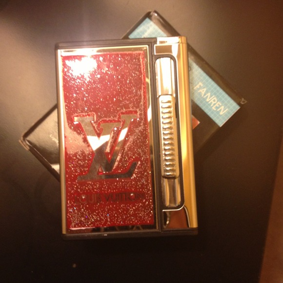 Cigaret holder with lighter all in one....