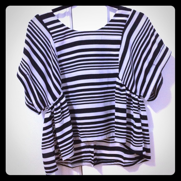 Brand New Black and white top. - Picture 1 of 4