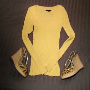Light-weight yellow Express sweater