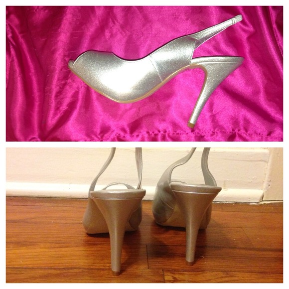 Shiny silver pumps - Picture 3 of 4