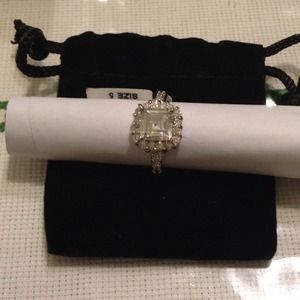 **REDUCED** 5ct peridot CZ white gold rhodium ring