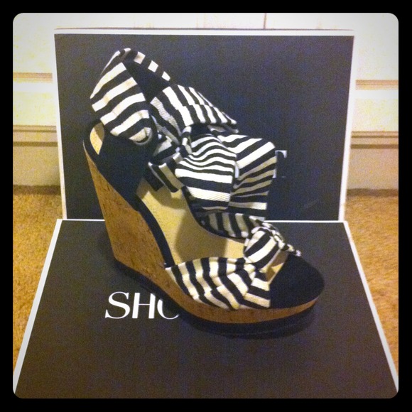 Shoes - ShoeMint "Kimberly" blk/white wedges