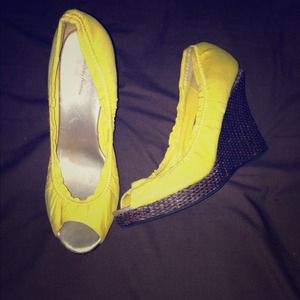 Yellow cloth wedges