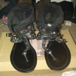 Simply Vera Wang! Gladiator Sandals