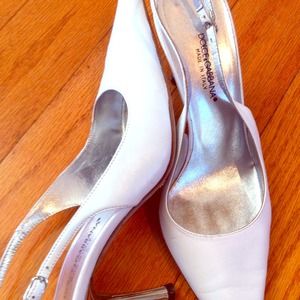 👠(Dolce & Gabbana) White leather w/metal heel👠