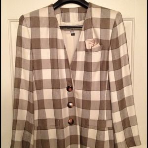 This blazer/jacket is the perfect style for work.