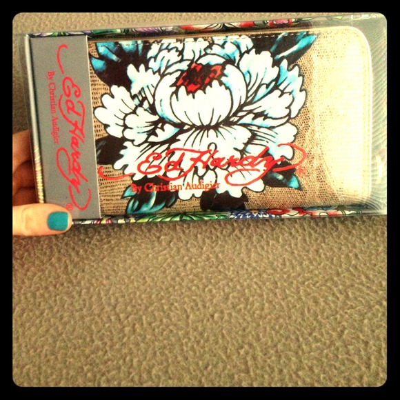 Ed hardy gold wallet - still in box!