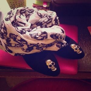 Skulls scarf and skull shoes