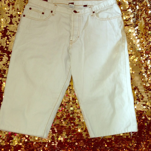 Abercrombie and Fitch White Capris