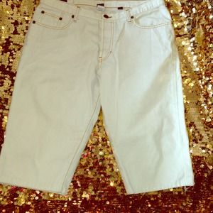 Abercrombie and Fitch White Capris